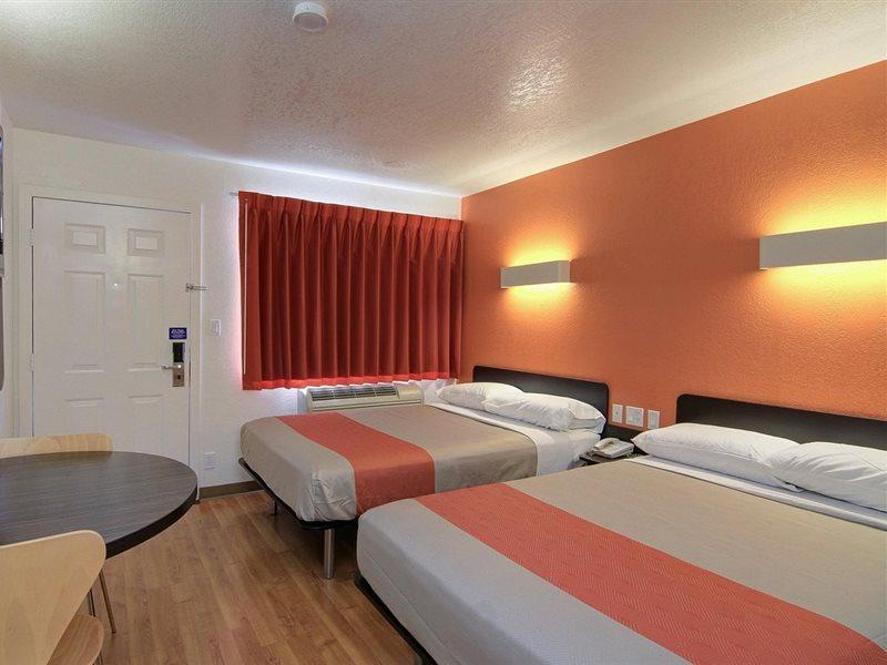 Motel 6 Old Town Scottsdale Fashion Square Extérieur photo