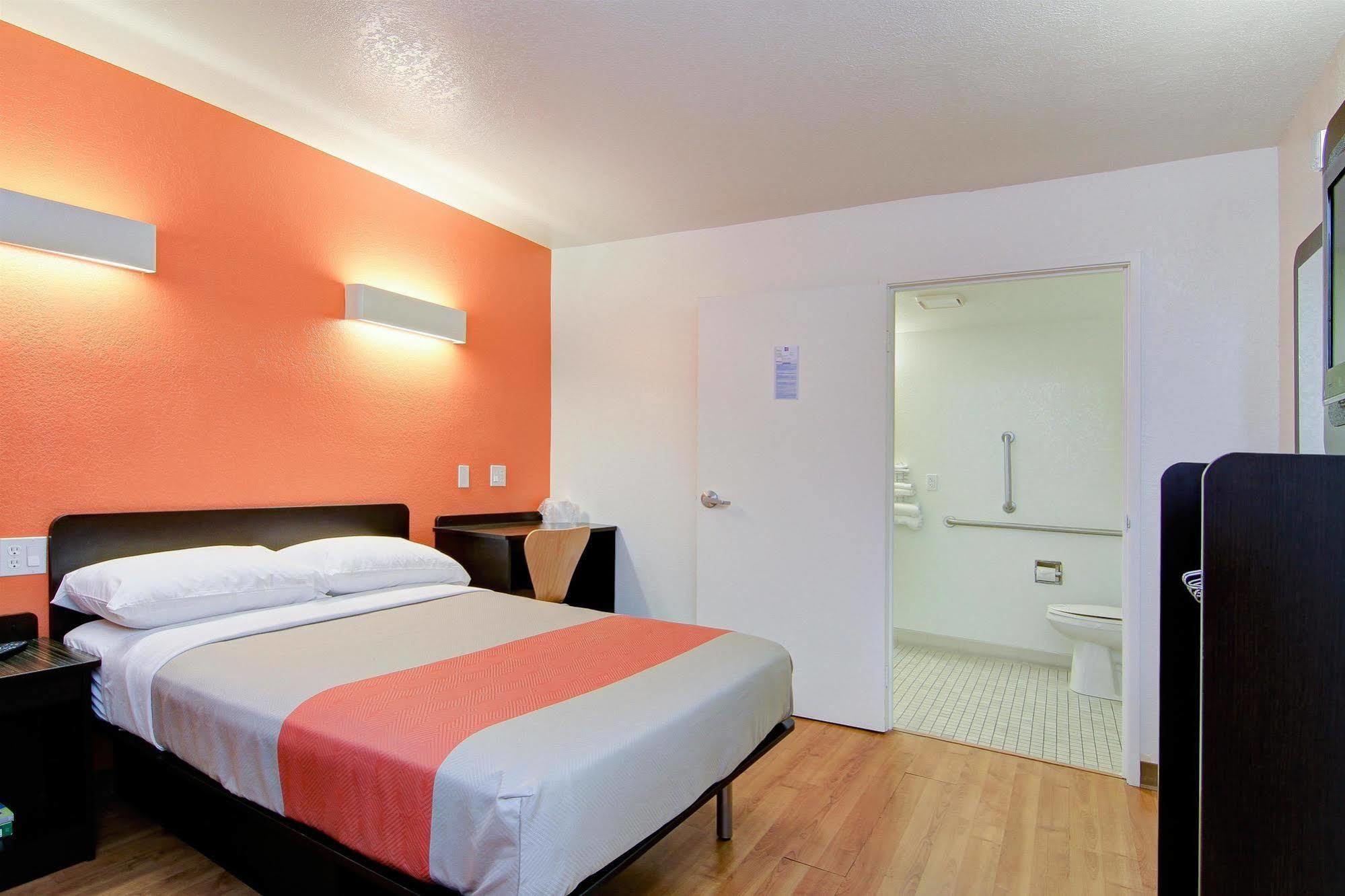 Motel 6 Old Town Scottsdale Fashion Square Extérieur photo