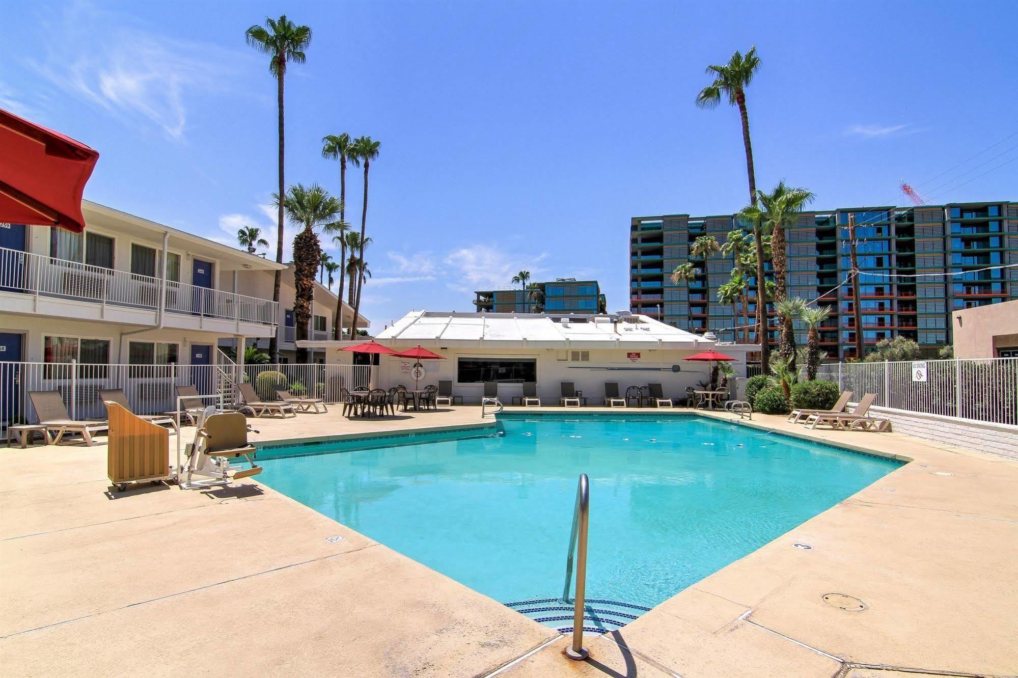 Motel 6 Old Town Scottsdale Fashion Square Extérieur photo