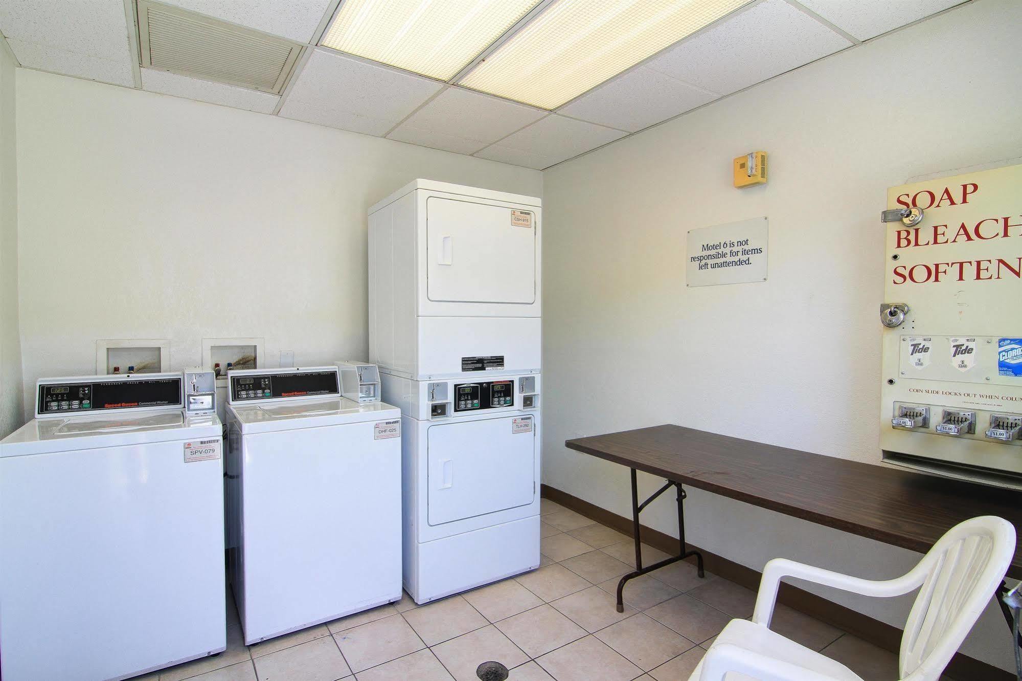 Motel 6 Old Town Scottsdale Fashion Square Extérieur photo