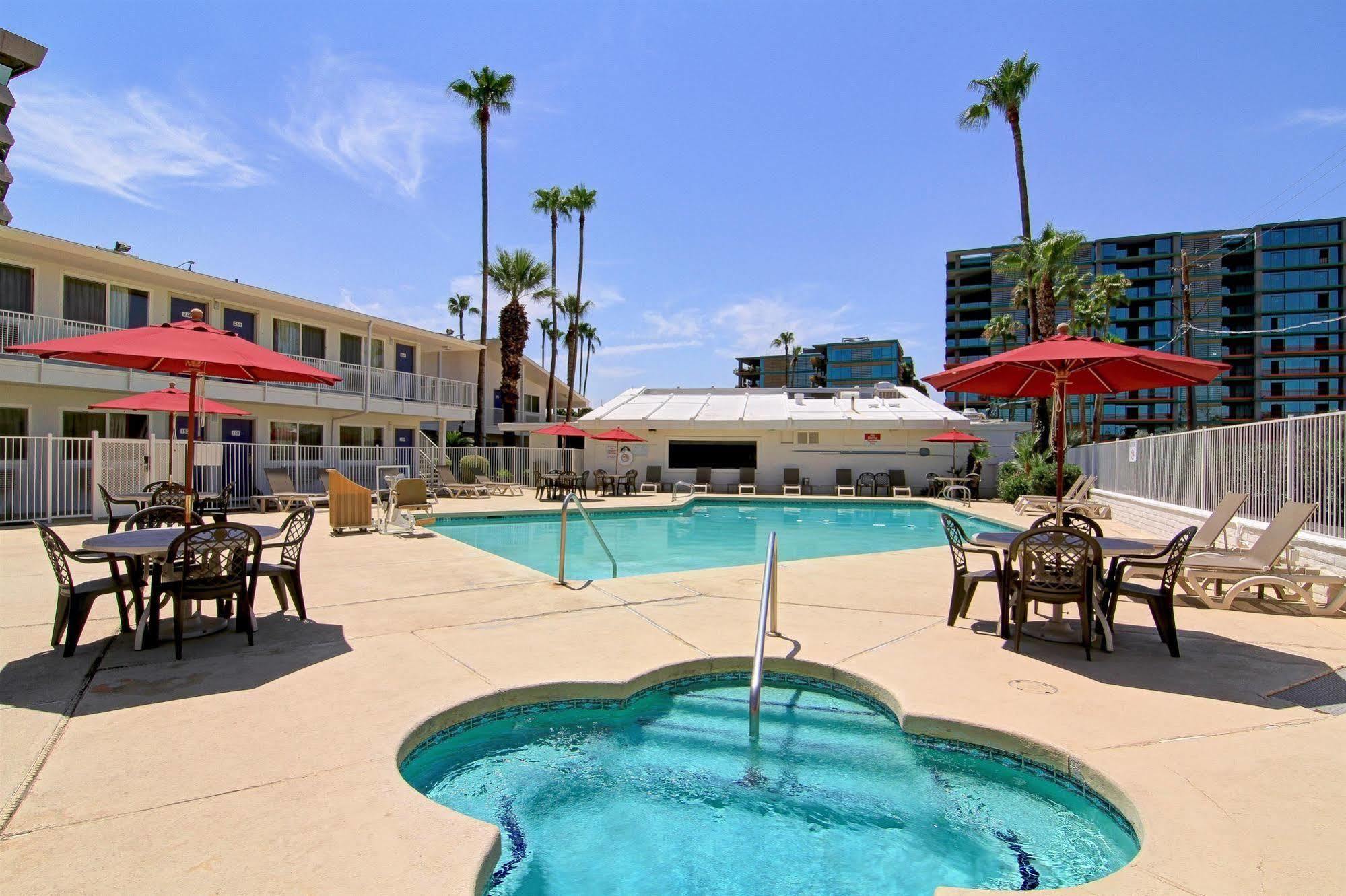 Motel 6 Old Town Scottsdale Fashion Square Extérieur photo