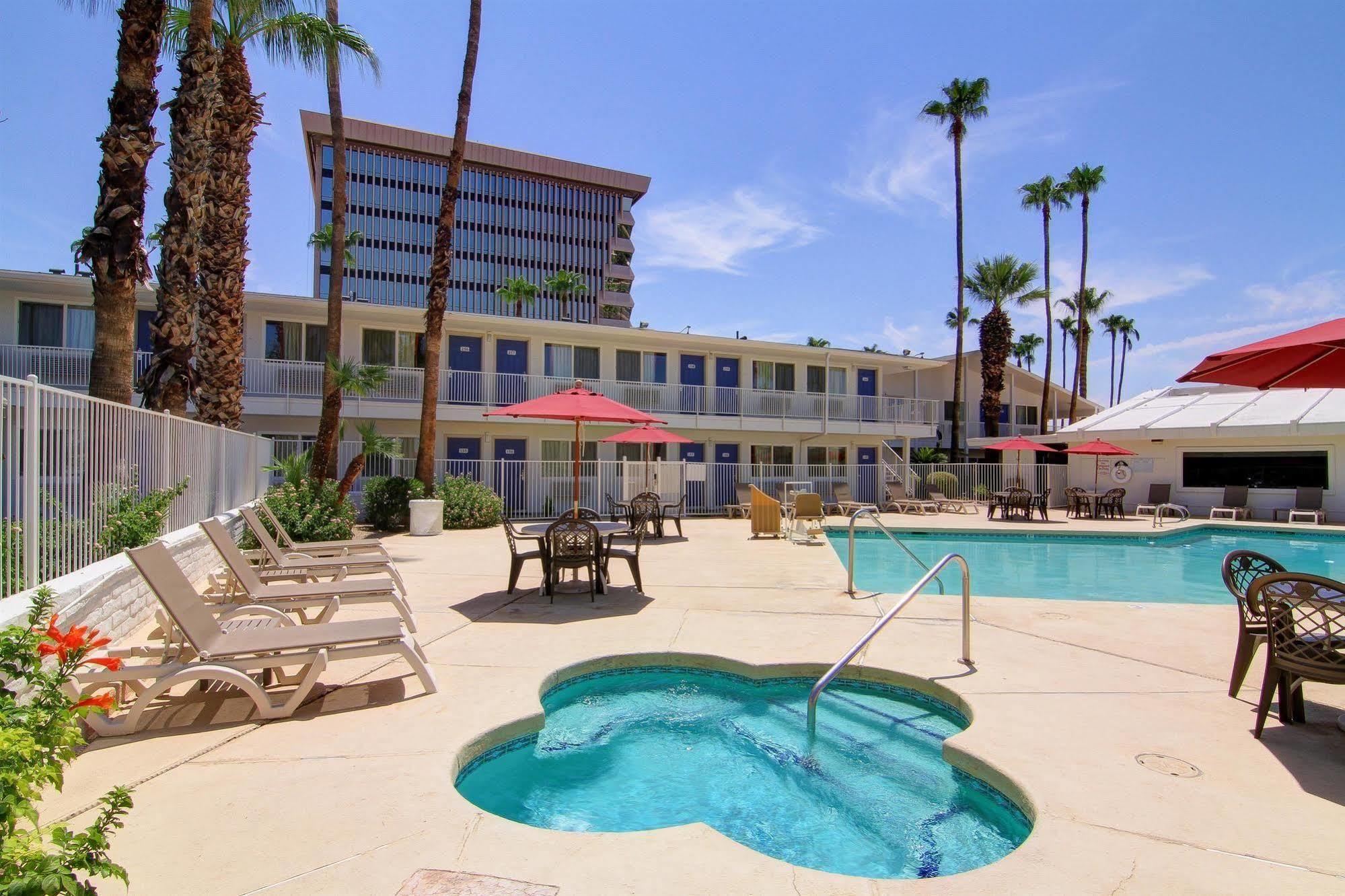 Motel 6 Old Town Scottsdale Fashion Square Extérieur photo